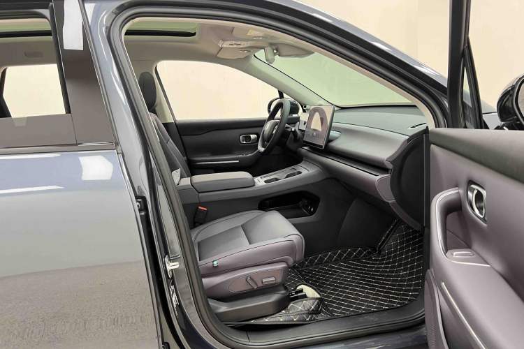 Used Leapmotor C16 2026 All-Electric 580 Prestige 6-Seater Interior 2