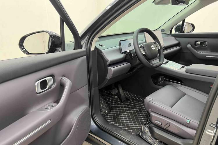 Used Leapmotor C16 2026 All-Electric 580 Prestige 6-Seater Interior 3
