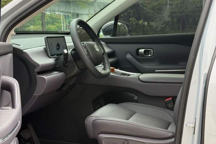 Used Leapmotor C16 2026 Extended-Range 280 LiDAR Zhizun Edition 6 Seats Interior 6
