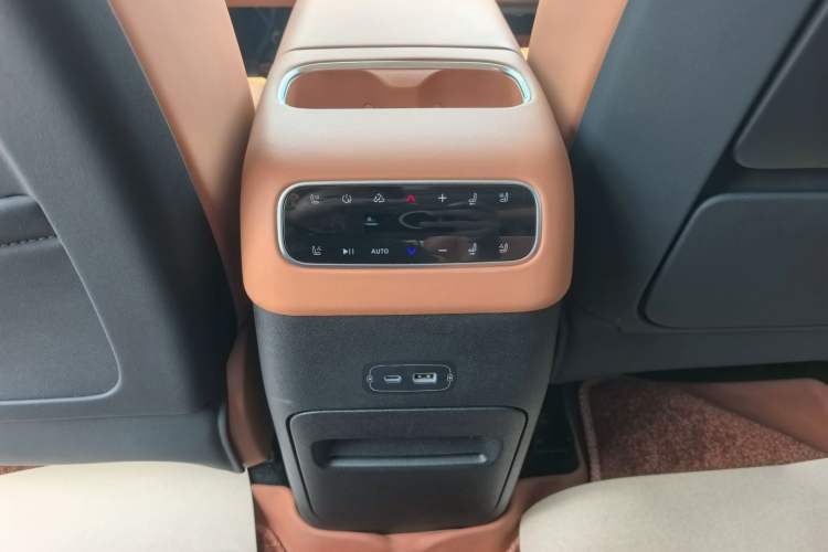 Used Leapmotor C16 2026 Extended-Range 280 LiDAR Version 6 Seats Interior 7