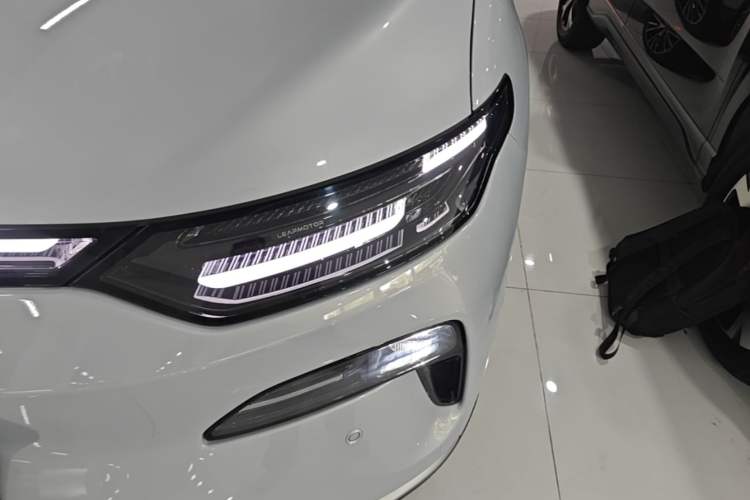 Used Leapmotor C16 2026 All-Electric 630 LiDAR Zhizun Edition 6 Seats Left Front Headlight