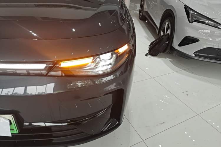 Used Leapmotor C16 2026 Pure Electric 630 LiDAR Zhizun Edition 5 Seats Left Front Headlight