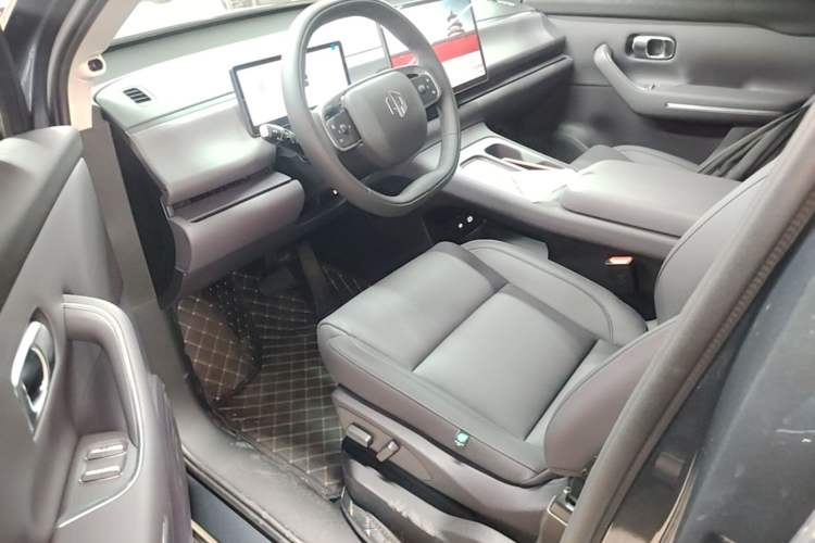 Used Leapmotor C16 2026 All-Electric 580 Prestige 6-Seater Left Front Seat