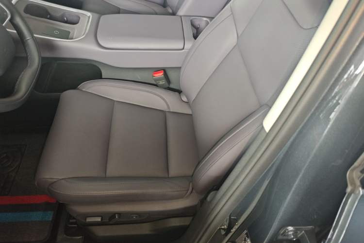 Used Leapmotor C16 2026 All-Electric 630 LiDAR Zhizun Edition 6 Seats Left Front Seat