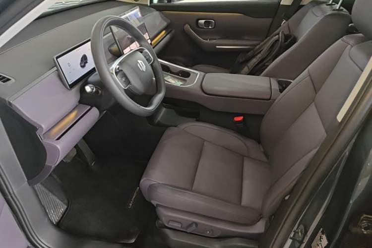 Used Leapmotor C16 2026 All-Electric 630 LiDAR Zhizun Edition 6 Seats Left Front Seat