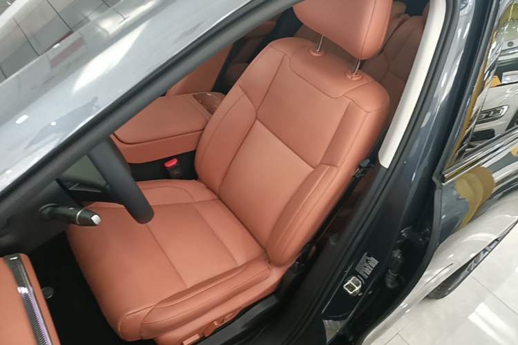Used Leapmotor C16 2026 Extended-Range 280 LiDAR Zhizun Edition 6 Seats Left Front Seat