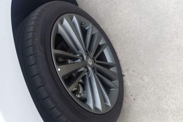 Used Leapmotor C16 2026 Pure Electric 630 LiDAR Zhizun Edition 5 Seats Left Front Wheel Hub