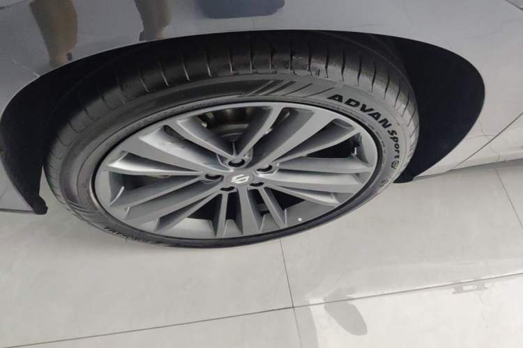 Used Leapmotor C16 2026 Extended-Range 280 LiDAR Zhizun Edition 6 Seats Left Front Wheel Hub