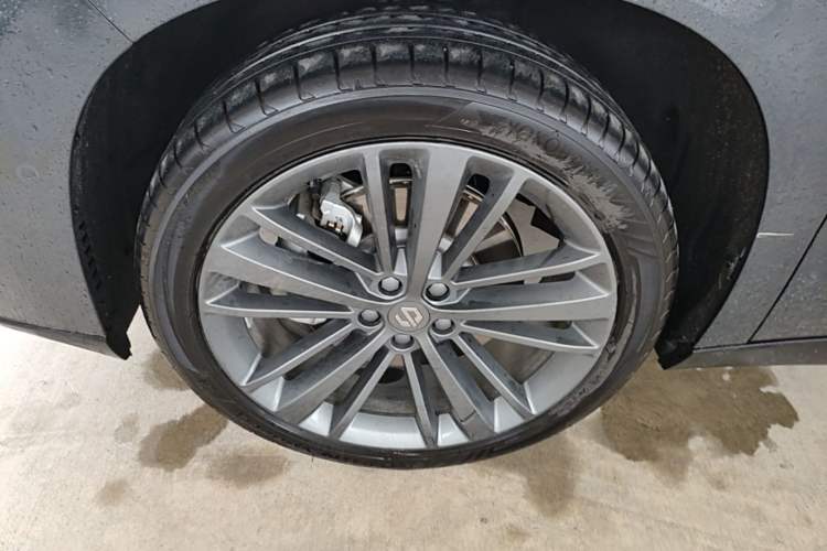 Used Leapmotor C16 2026 Pure Electric 630 LiDAR Zhizun Edition 5 Seats Left Front Wheel Hub