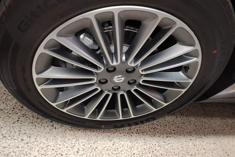 Used Leapmotor C16 2026 All-Electric 580 Prestige 6-Seater Left Front Wheel Hub