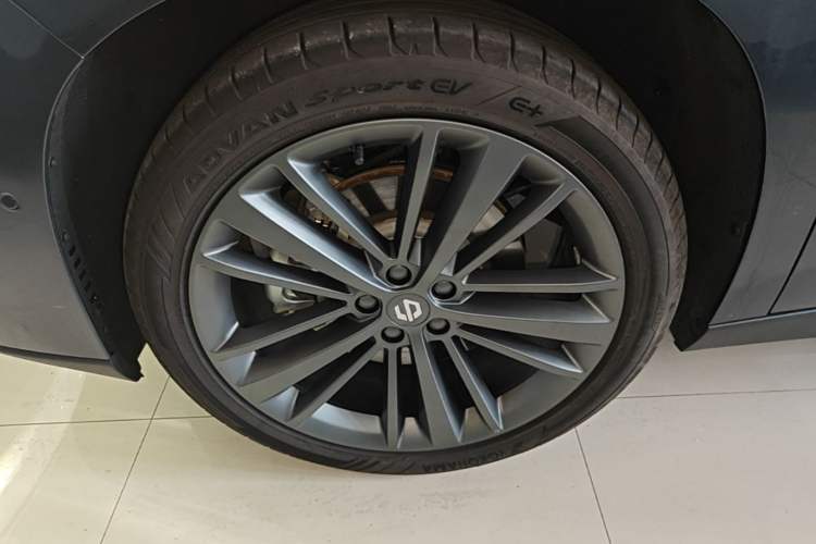 Used Leapmotor C16 2026 All-Electric 630 LiDAR Zhizun Edition 6 Seats Left Front Wheel Hub