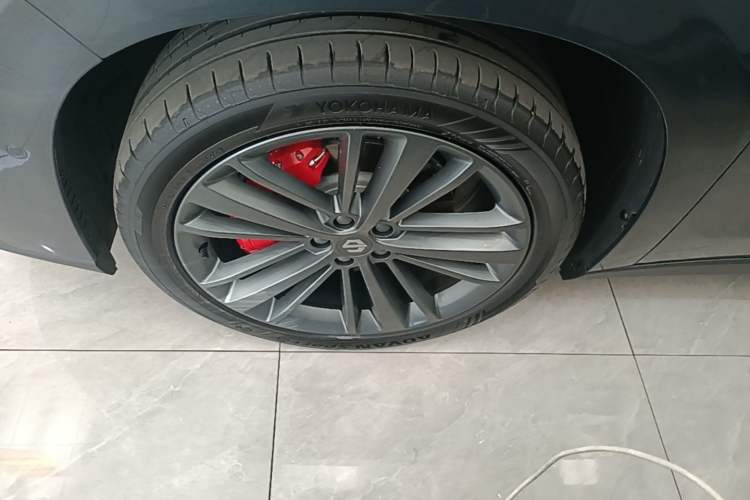 Used Leapmotor C16 2026 Extended-Range 280 LiDAR Zhizun Edition 6 Seats Left Front Wheel Hub
