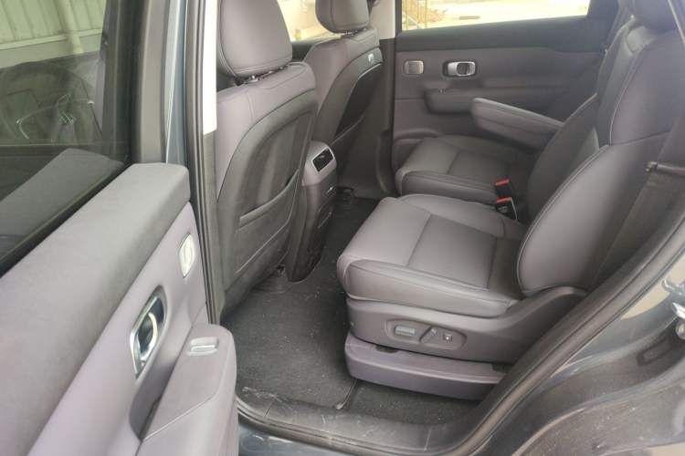 Used Leapmotor C16 2026 All-Electric 630 LiDAR Zhizun Edition 6 Seats Left Rear Seat
