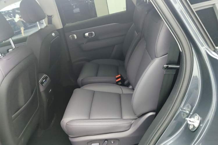Used Leapmotor C16 2026 Extended-Range 280 LiDAR Zhizun Edition 6 Seats Left Rear Seat