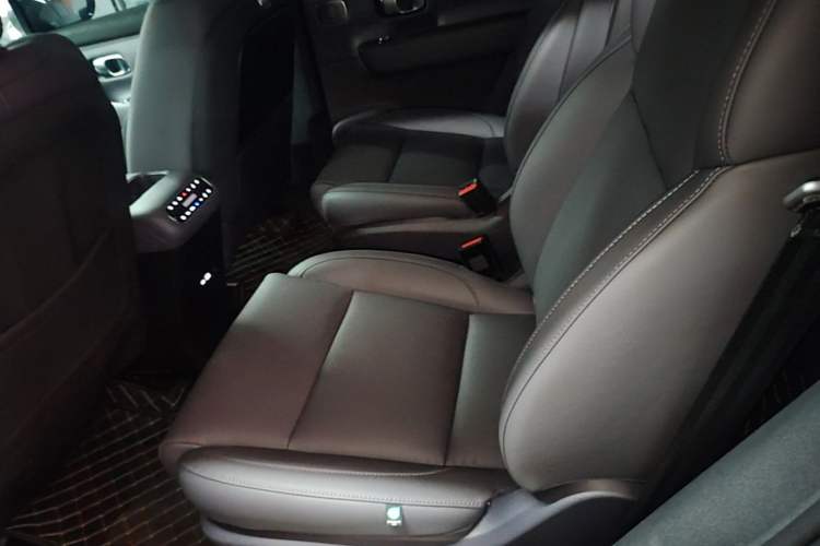 Used Leapmotor C16 2026 All-Electric 580 Prestige 6-Seater Left Rear Seat