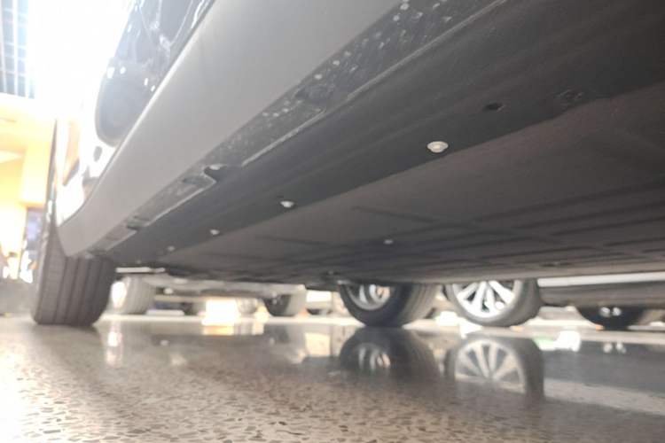 Used Leapmotor C16 2026 All-Electric 580 Prestige 6-Seater Left Side Sill