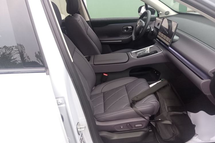 Used Leapmotor C16 2026 Pure Electric 630 LiDAR Zhizun Edition 5 Seats Right Front Seat