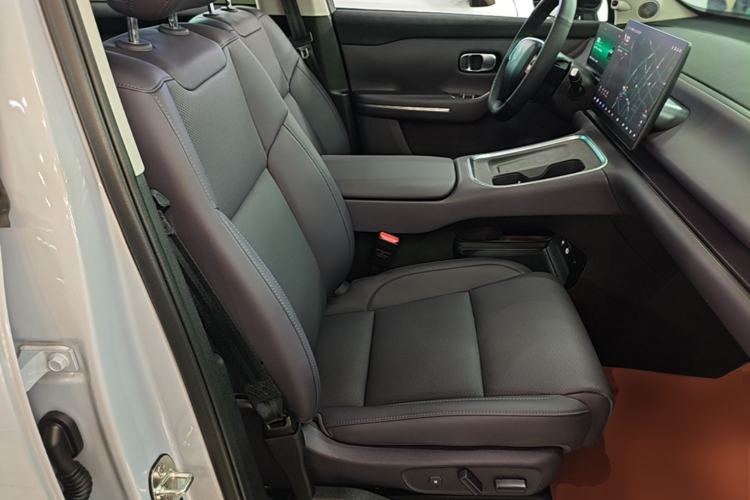 Used Leapmotor C16 2026 Extended-Range 280 LiDAR Zhizun Edition 6 Seats Right Front Seat