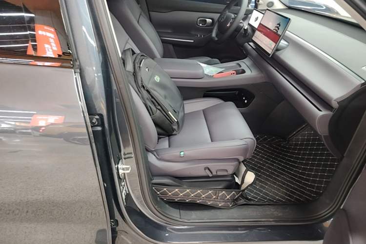 Used Leapmotor C16 2026 All-Electric 580 Prestige 6-Seater Right Front Seat