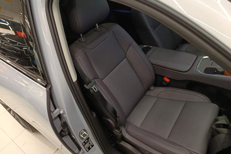 Used Leapmotor C16 2026 Extended-Range 280 LiDAR Zhizun Edition 6 Seats Right Front Seat