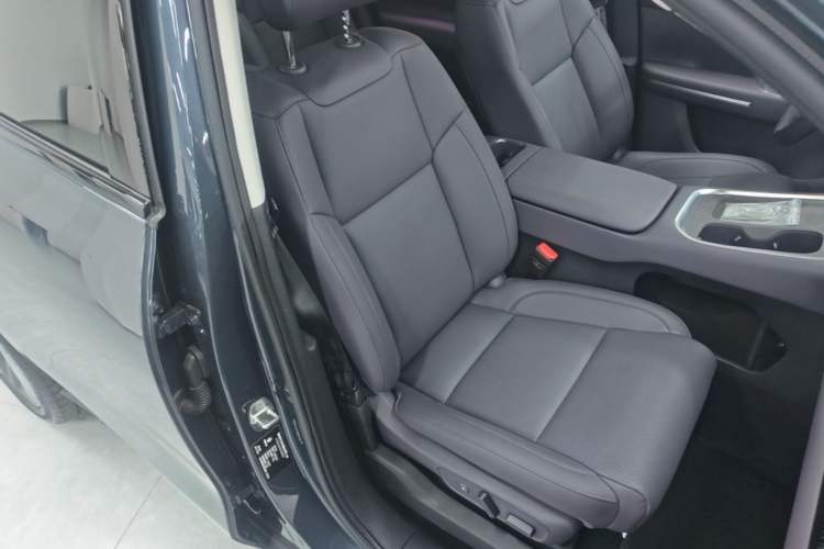 Used Leapmotor C16 2026 All-Electric 630 LiDAR Zhizun Edition 6 Seats Right Front Seat