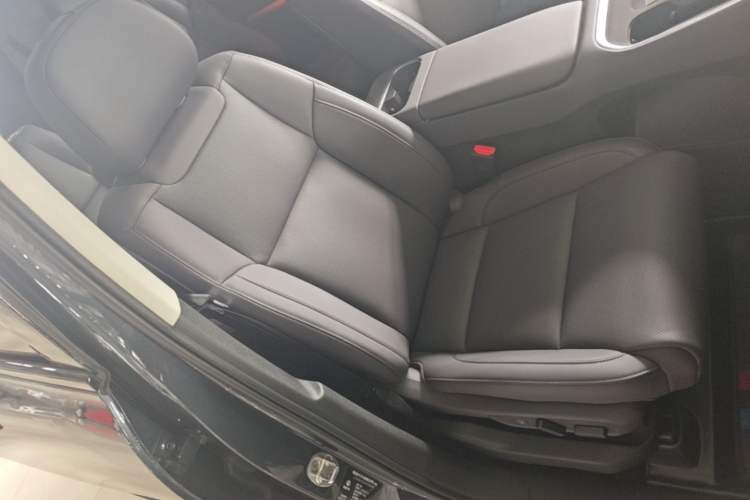Used Leapmotor C16 2026 All-Electric 630 LiDAR Zhizun Edition 6 Seats Right Front Seat