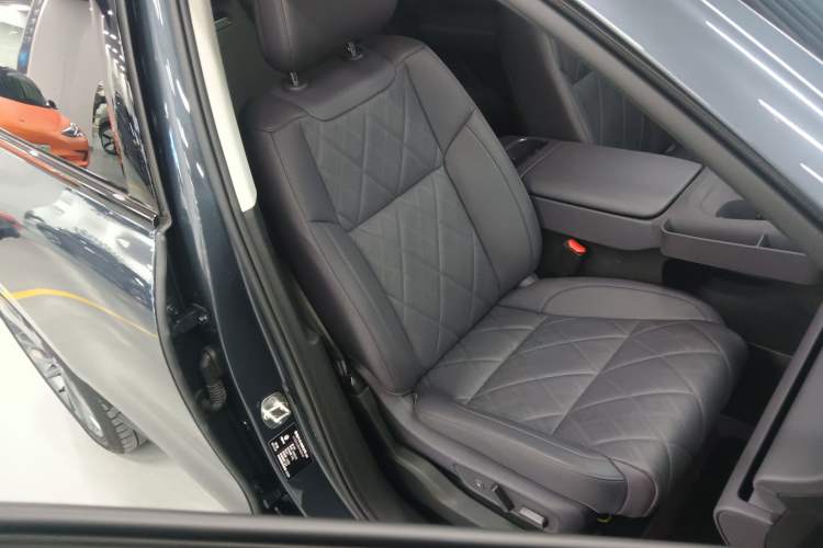 Used Leapmotor C16 2026 Pure Electric 630 LiDAR Zhizun Edition 5 Seats Right Front Seat