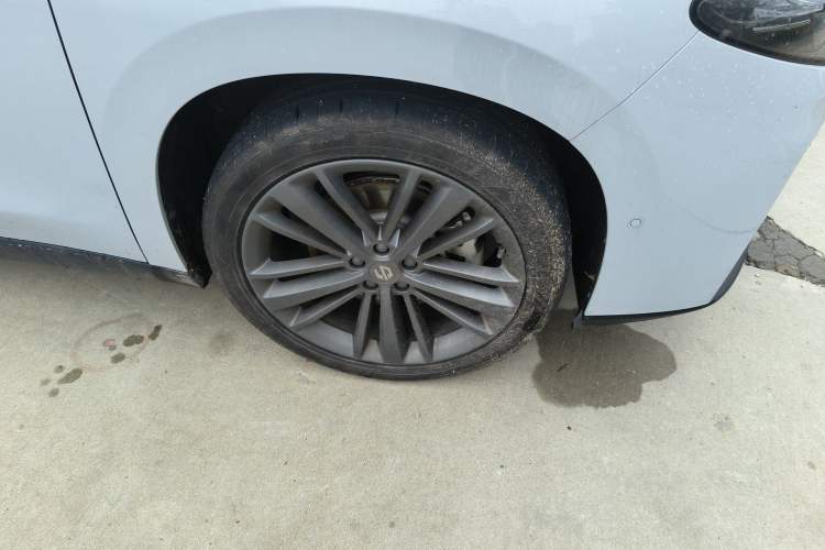 Used Leapmotor C16 2026 All-Electric 630 LiDAR Version 6-Seater Right Front Wheel Hub