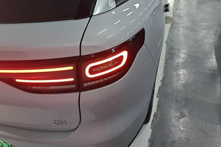 Used Leapmotor C16 2026 All-Electric 630 LiDAR Zhizun Edition 6 Seats Right Rear Taillight
