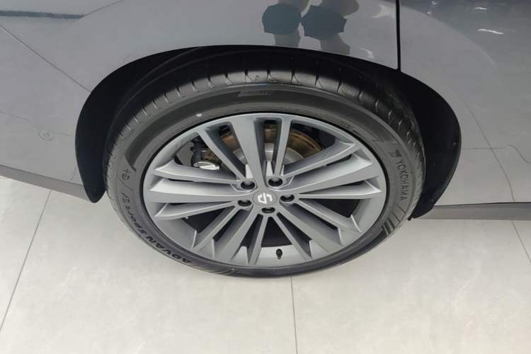 Used Leapmotor C16 2026 Extended-Range 280 LiDAR Zhizun Edition 6 Seats Right Rear Wheel Hub