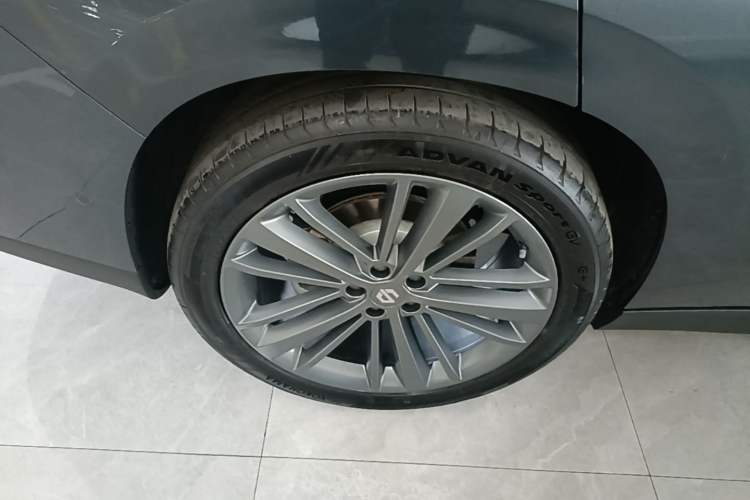 Used Leapmotor C16 2026 Pure Electric 630 LiDAR Zhizun Edition 5 Seats Right Rear Wheel Hub