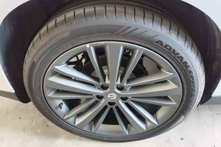 Used Leapmotor C16 2026 Extended-Range 280 LiDAR Version 6 Seats Right Rear Wheel Hub