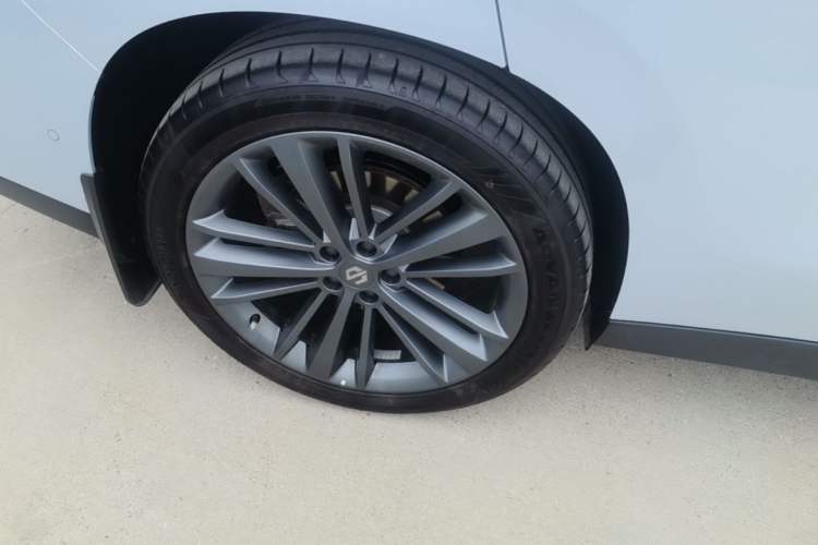 Used Leapmotor C16 2026 All-Electric 630 LiDAR Zhizun Edition 6 Seats Right Rear Wheel Hub