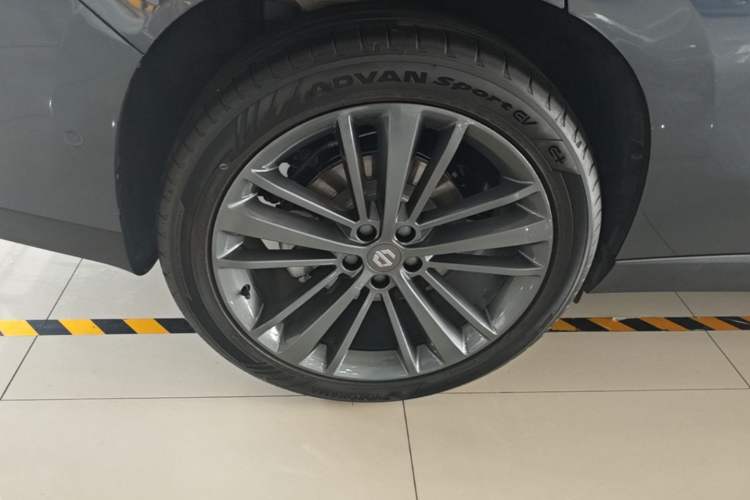 Used Leapmotor C16 2026 All-Electric 630 LiDAR Zhizun Edition 6 Seats Right Rear Wheel Hub