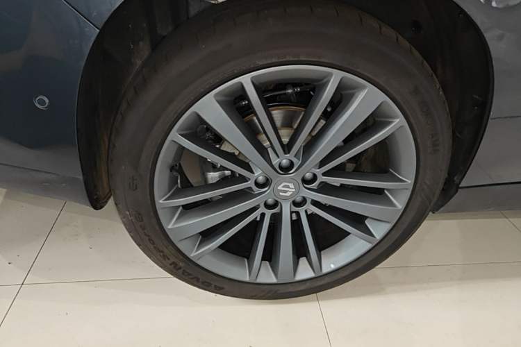 Used Leapmotor C16 2026 All-Electric 630 LiDAR Zhizun Edition 6 Seats Right Rear Wheel Hub