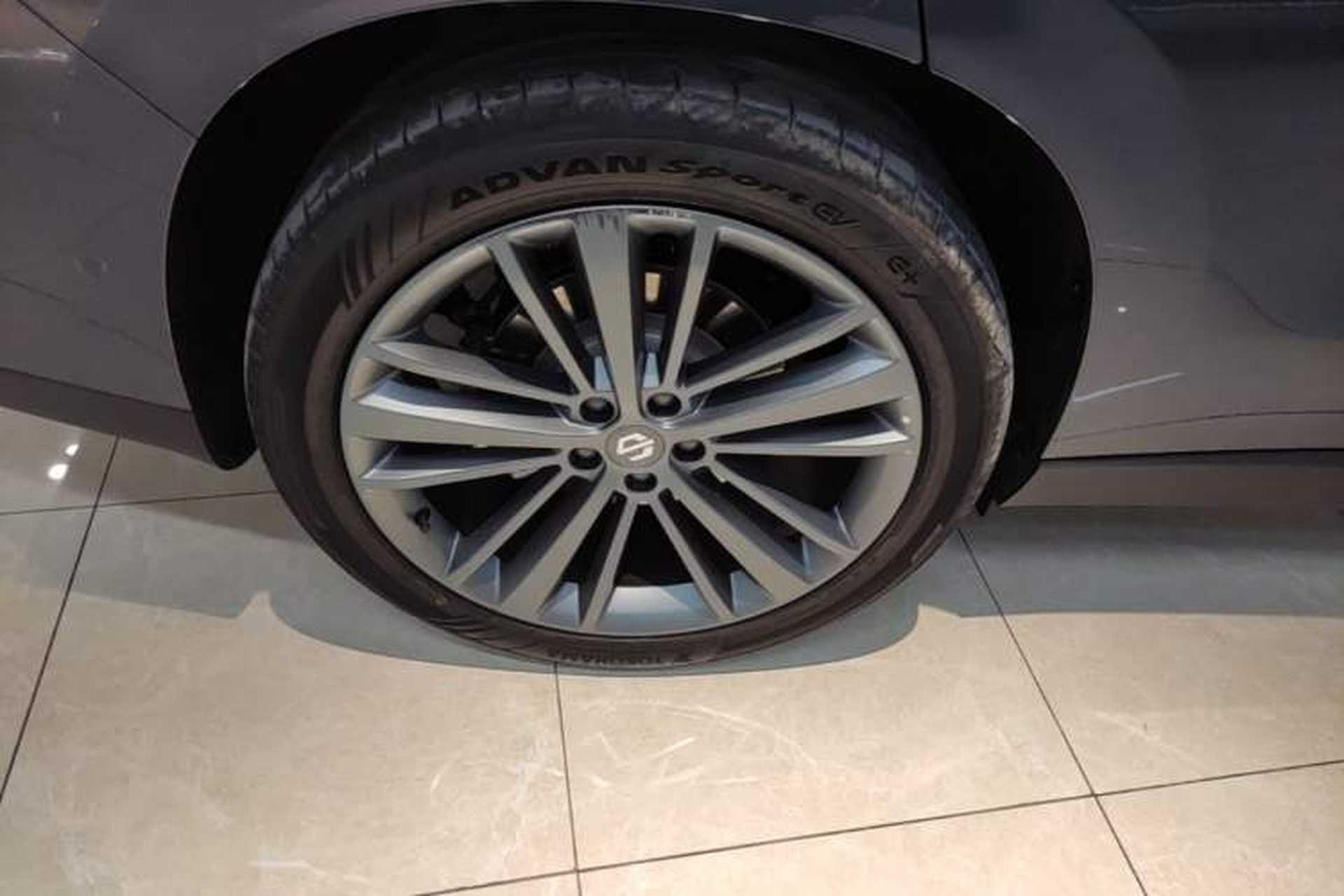 Used Leapmotor C16 2026 Pure Electric 630 LiDAR Zhizun Edition 5 Seats Right Rear Wheel Hub
