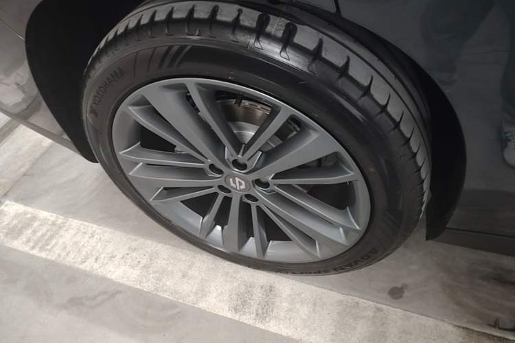 Used Leapmotor C16 2026 All-Electric 630 LiDAR Zhizun Edition 6 Seats Right Rear Wheel Hub