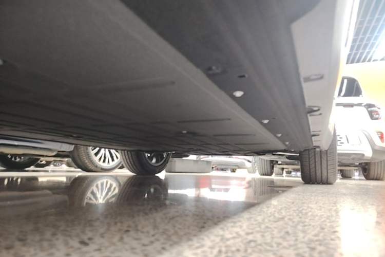 Used Leapmotor C16 2026 All-Electric 580 Prestige 6-Seater Right Side Sill