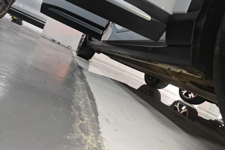 Used Leapmotor C16 2026 All-Electric 630 LiDAR Zhizun Edition 6 Seats Right Side Sill