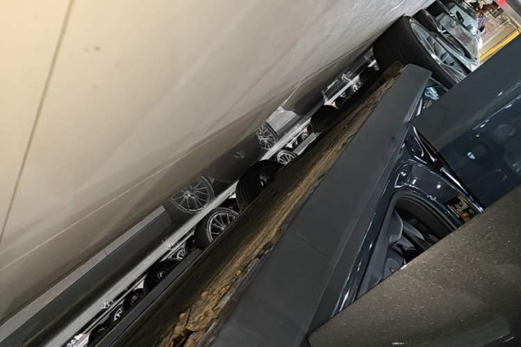 Used Leapmotor C16 2026 All-Electric 630 LiDAR Zhizun Edition 6 Seats Right Side Sill