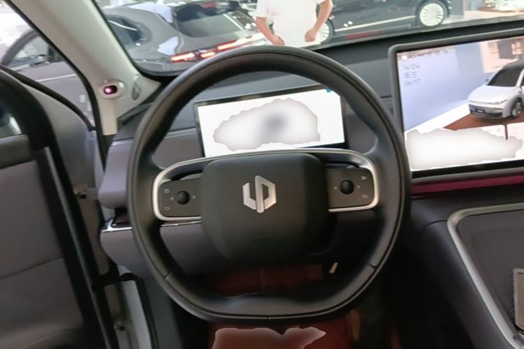 Used Leapmotor C16 2026 Extended-Range 280 LiDAR Zhizun Edition 6 Seats Steering Wheel