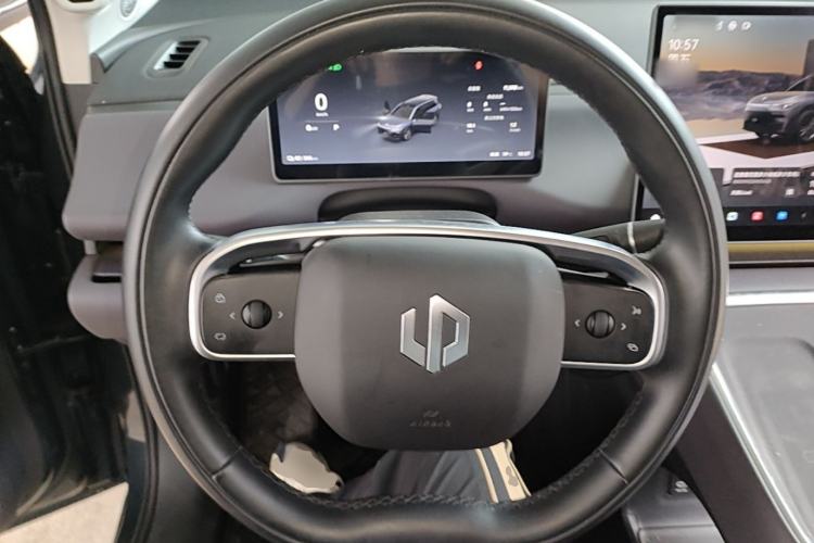 Used Leapmotor C16 2026 Pure Electric 630 LiDAR Zhizun Edition 5 Seats Steering Wheel