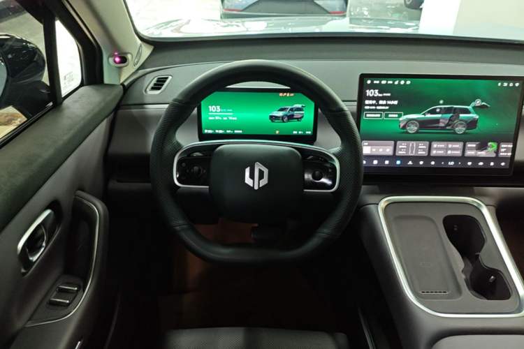 Used Leapmotor C16 2026 Extended-Range 280 LiDAR Zhizun Edition 6 Seats Steering Wheel