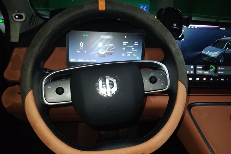 Used Leapmotor C16 2026 Extended-Range 280 LiDAR Zhizun Edition 6 Seats Steering Wheel