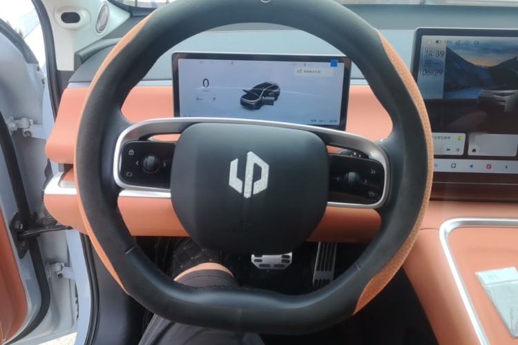 Used Leapmotor C16 2026 All-Electric 630 LiDAR Zhizun Edition 6 Seats Steering Wheel