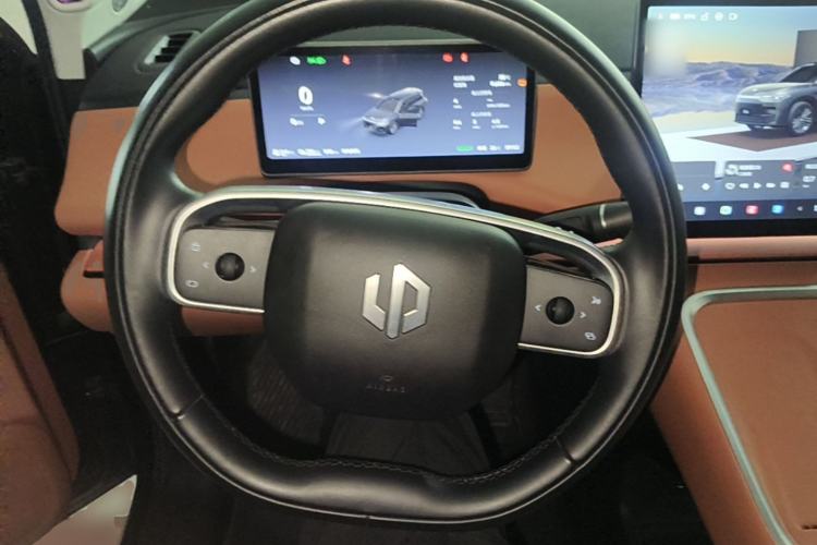 Used Leapmotor C16 2026 Extended-Range 280 LiDAR Zhizun Edition 6 Seats Steering Wheel