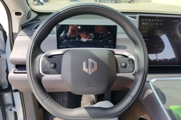 Used Leapmotor C16 2026 All-Electric 630 LiDAR Zhizun Edition 6 Seats Steering Wheel