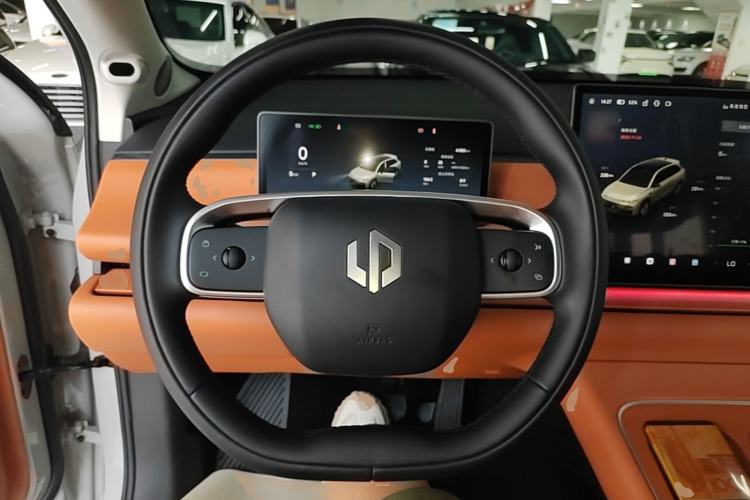 Used Leapmotor C16 2026 All-Electric 630 LiDAR Zhizun Edition 6 Seats Steering Wheel