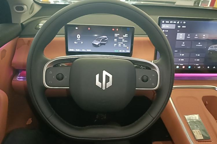 Used Leapmotor C16 2026 Extended-Range 280 LiDAR Zhizun Edition 6 Seats Steering Wheel