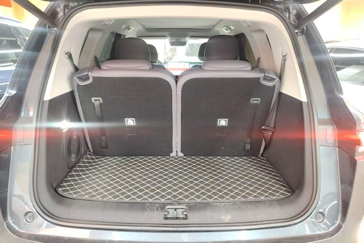 Used Leapmotor C16 2026 All-Electric 580 Prestige 6-Seater Trunk